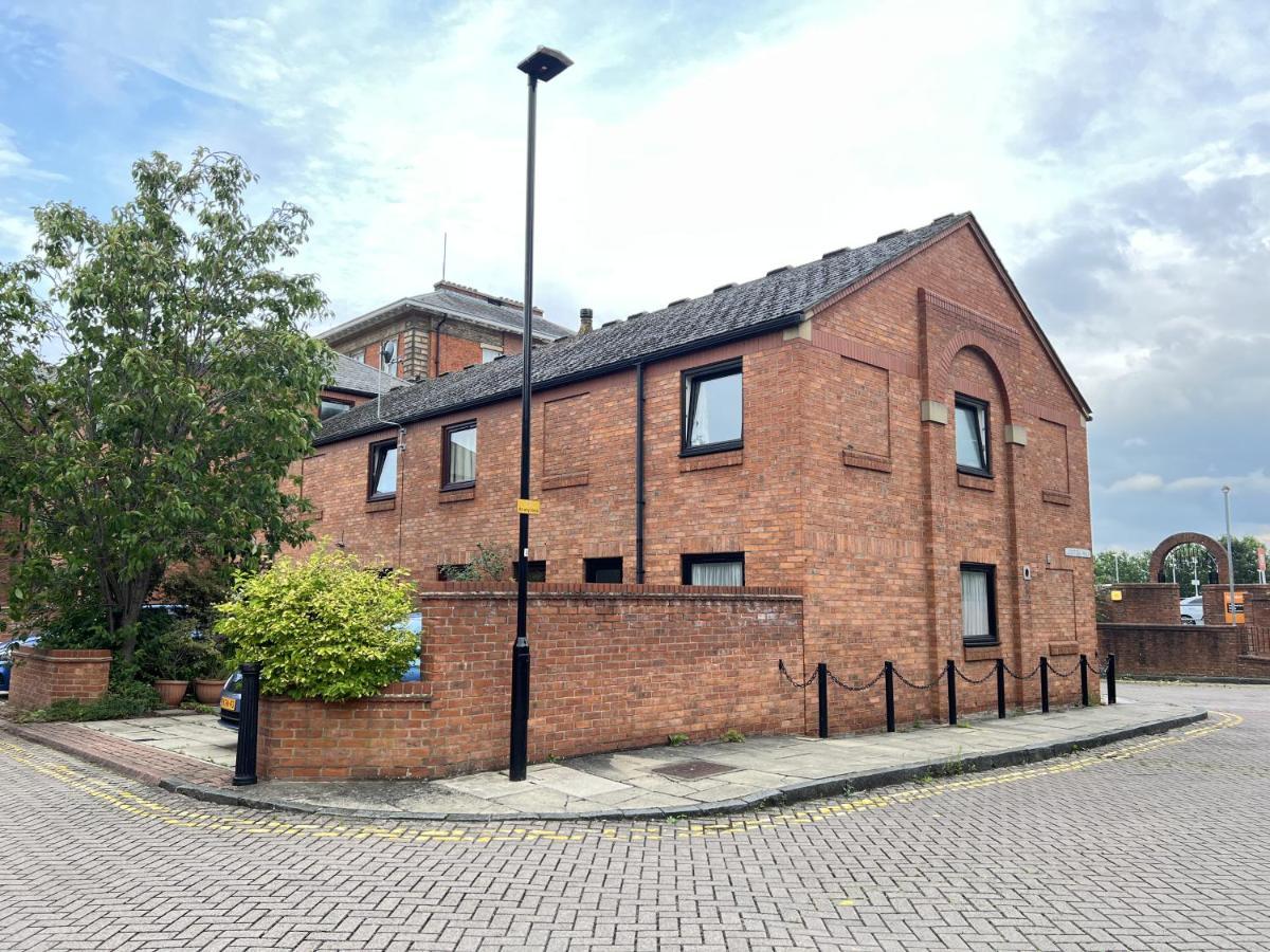 Modern 2 Bed Townhouse Just Outside City Walls With Free Private Parking York Exterior foto